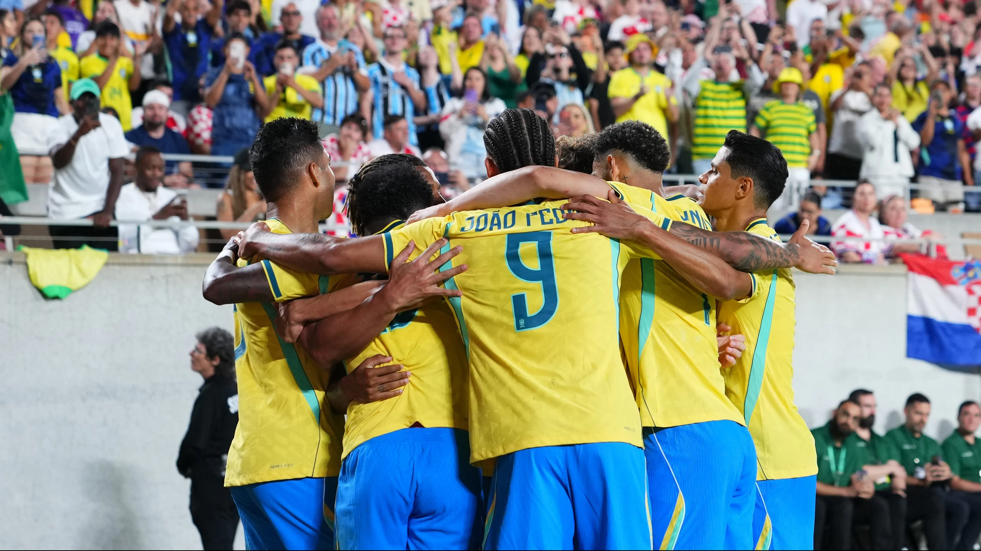 Seleção Brasileira comemora gol em amistoso diante da Croácia. (Photo by Rich Storry/Getty Images)