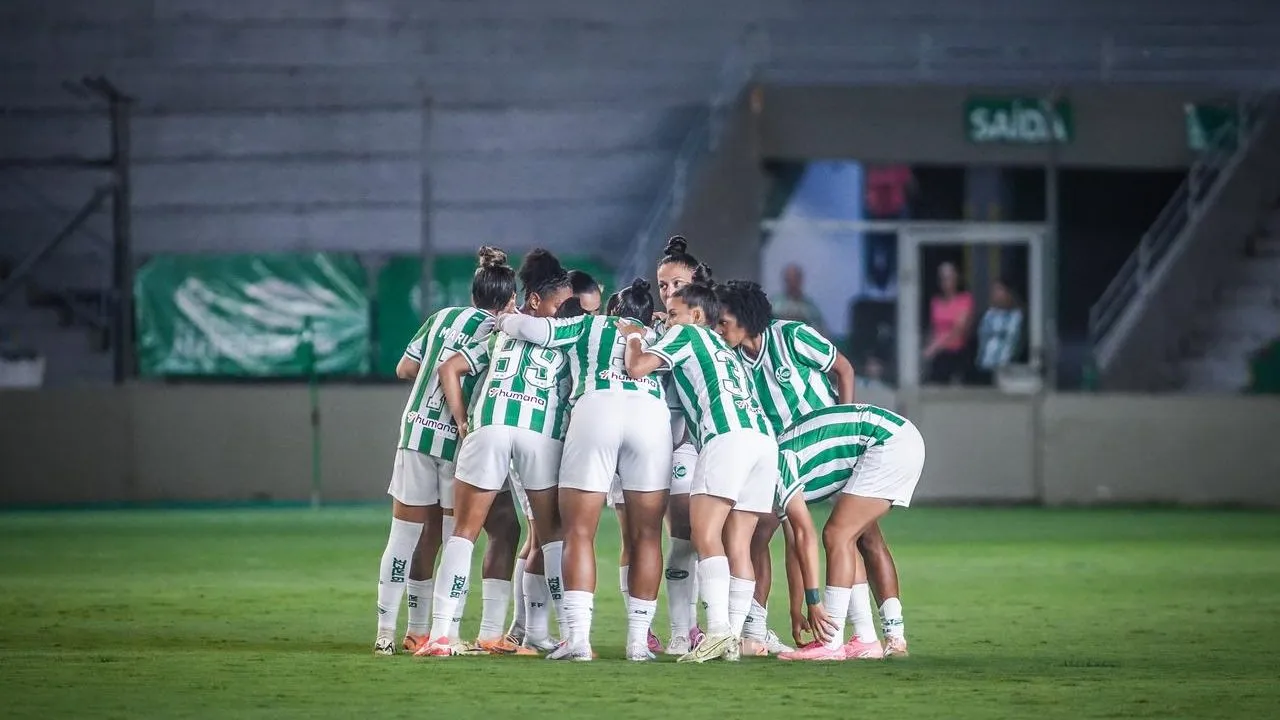 Equipe feminina do Juventude em duelo contra o Flamengo no Brasileirão Feminino