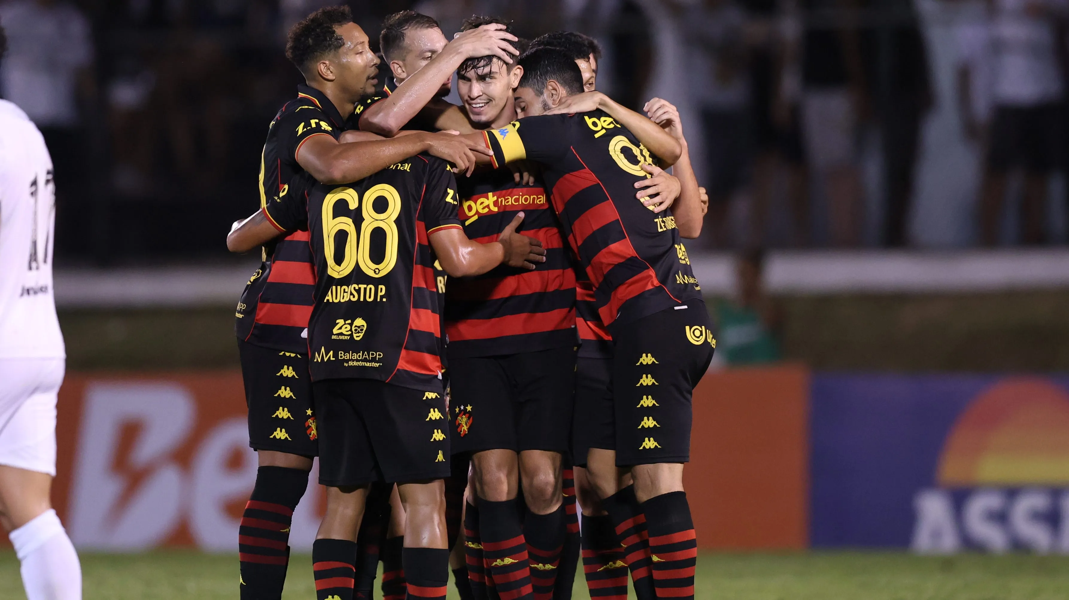 Jogadores Sport. Foto: Marlon Costa/AGIF
