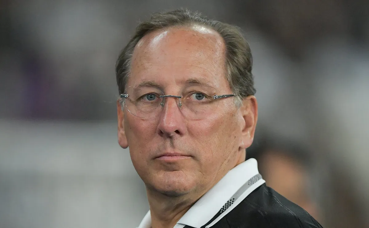 Textor planejava venda de Danilo e Montoro ao Forest, mas Botafogo teria poder de recompra