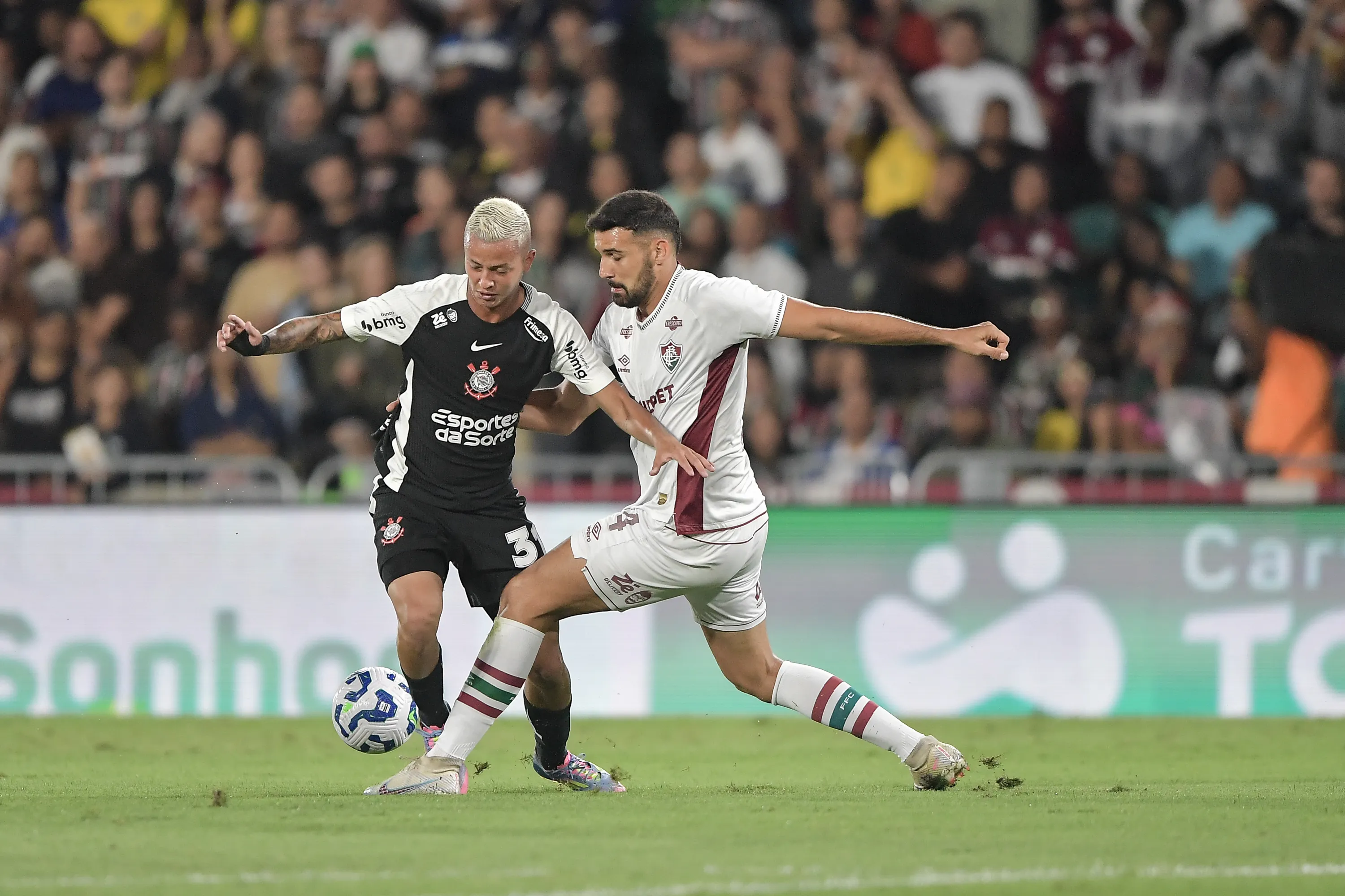 Última derrota do Fluminense como mandante foi para o Corinthians. Foto: Thiago Ribeiro/AGIF