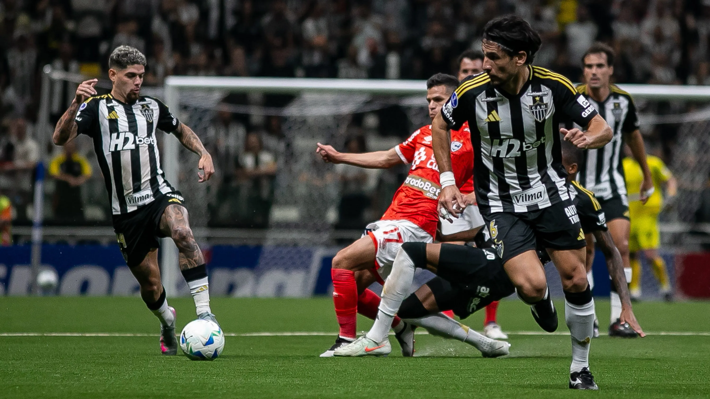 Rubens se destacou no futebol brasileiro - Foto: Fernando Moreno/AGIF.