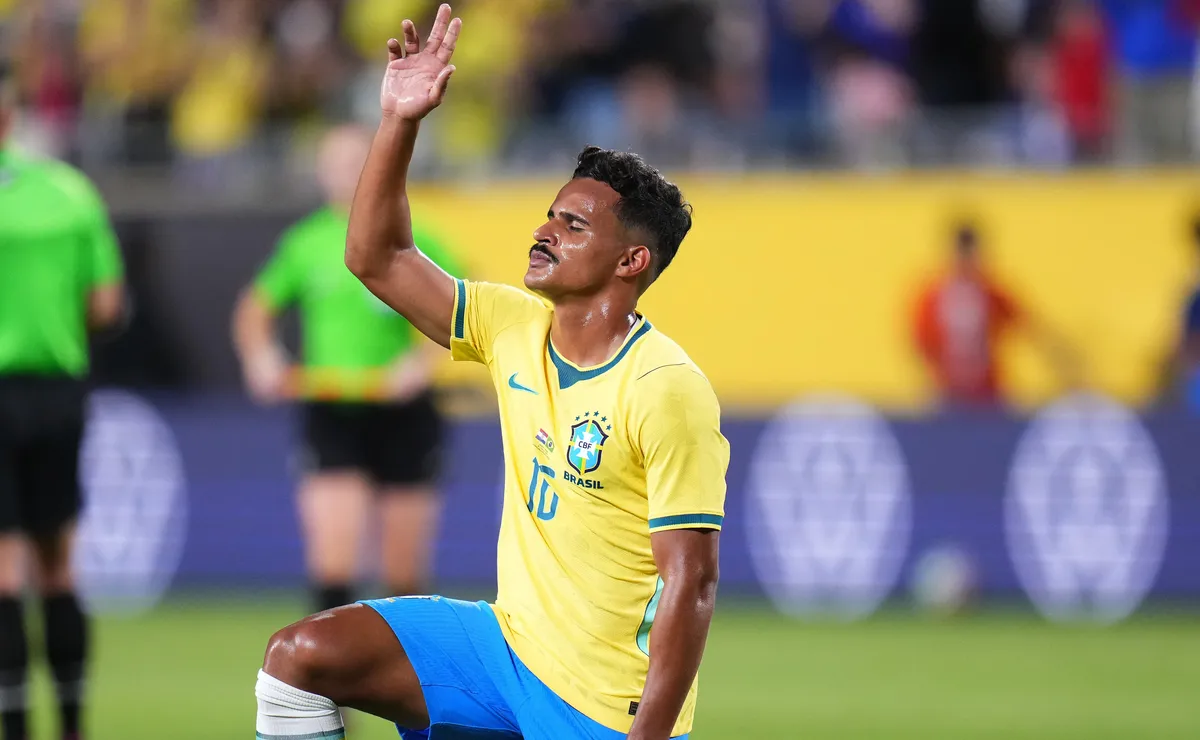 Carlo Ancelotti cita estreia de Kaiki Bruno e coloca jogador do Cruzeiro na briga pela Copa