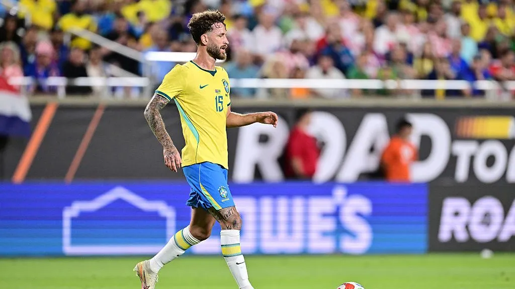 Léo Pereira em ação contra a Croácia – (Photo by Julio Aguilar/Getty Images)