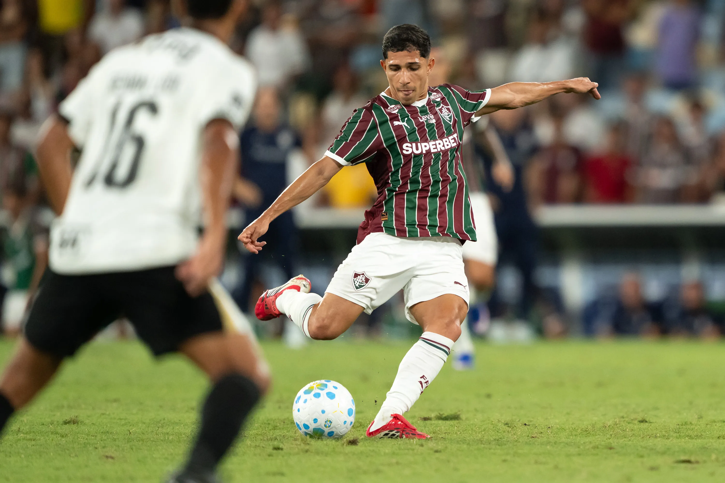 RJ – RIO DE JANEIRO – 21/03/2026 – BRASILEIRO A 2026, FLUMINENSE X ATLETICO-MG – Savarino jogador do Fluminense durante partida contra o Atletico-MG no estadio Maracana pelo campeonato Brasileiro A 2026. Foto: Jorge Rodrigues/AGIF