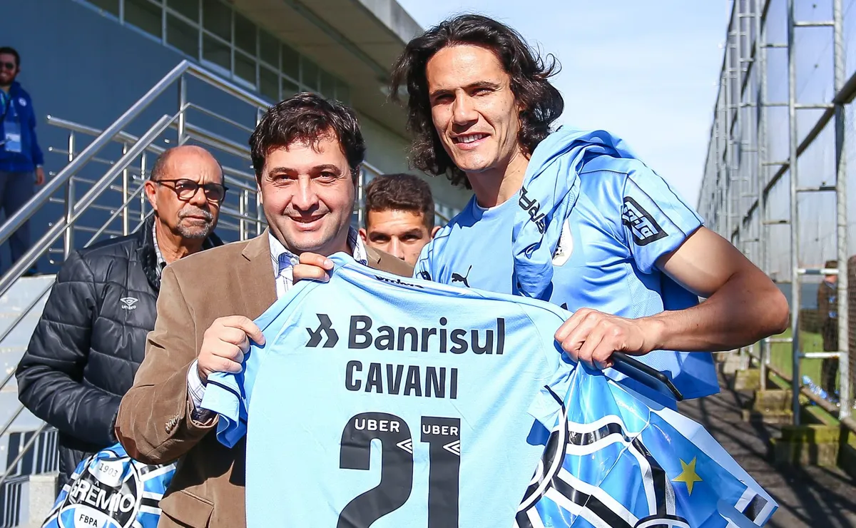 Balotelli no Flamengo, Cavani no Grêmio e mais: os negócios que viraram “mentira” no futebol brasileiro