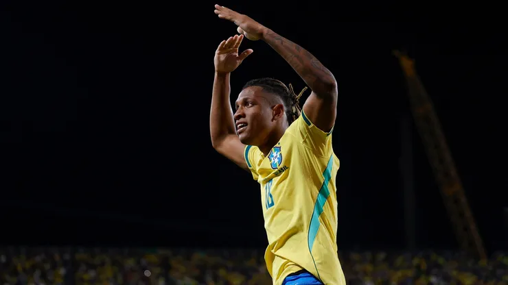 Danilo marcou o primeiro gol na vitória do Brasil