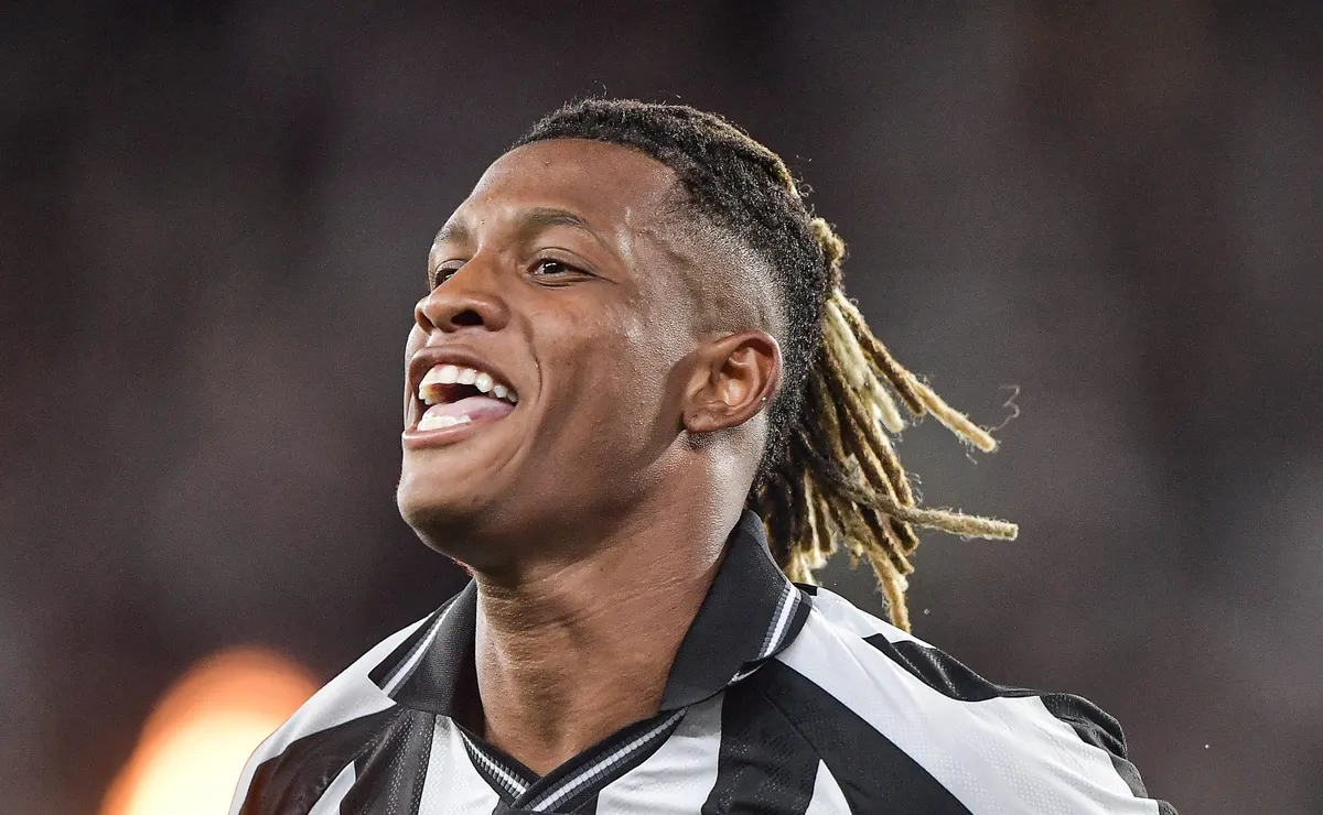 Danilo mira saída do Botafogo após a Copa do Mundo e o Palmeiras monitora o jogador