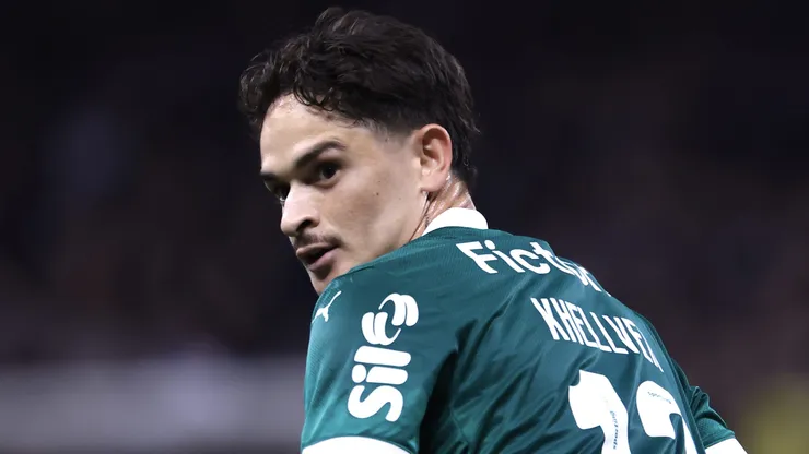Khellven deve ser titular na LD na vaga de Giay, que volta da Data FIFA