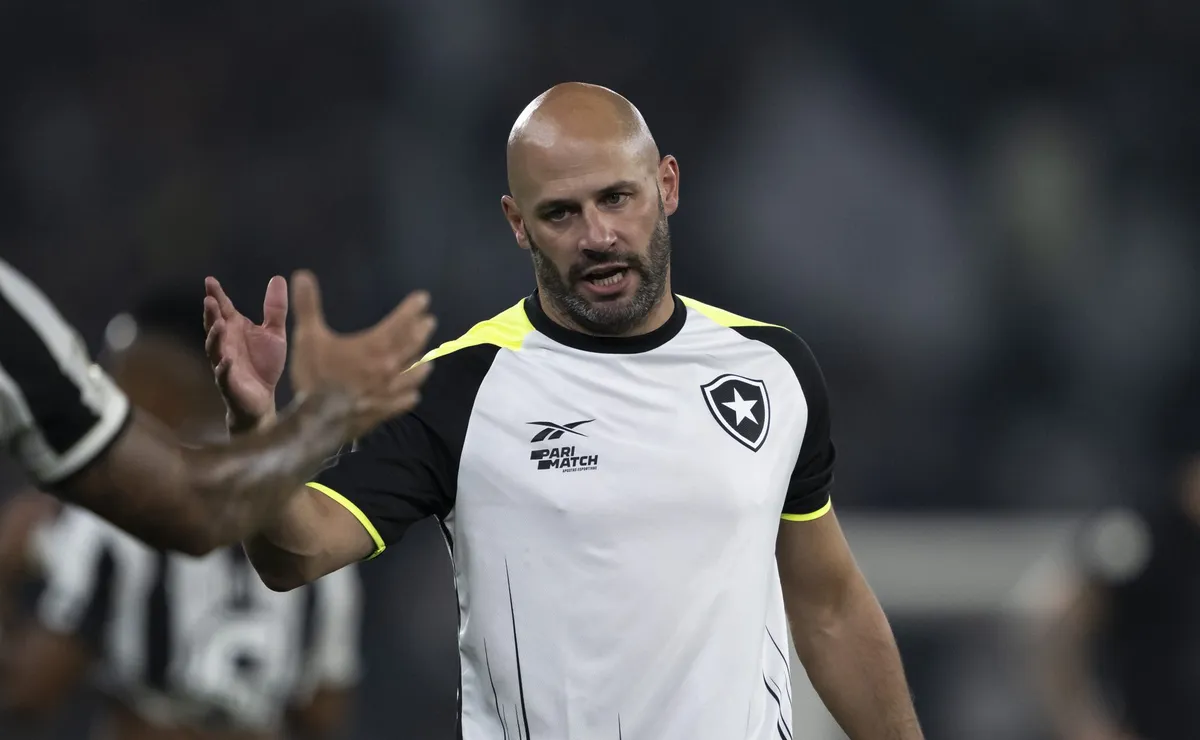 Botafogo escolhe novo técnico e acerta contratação de Franclim Carvalho, ex-auxíliar de Artur Jorge