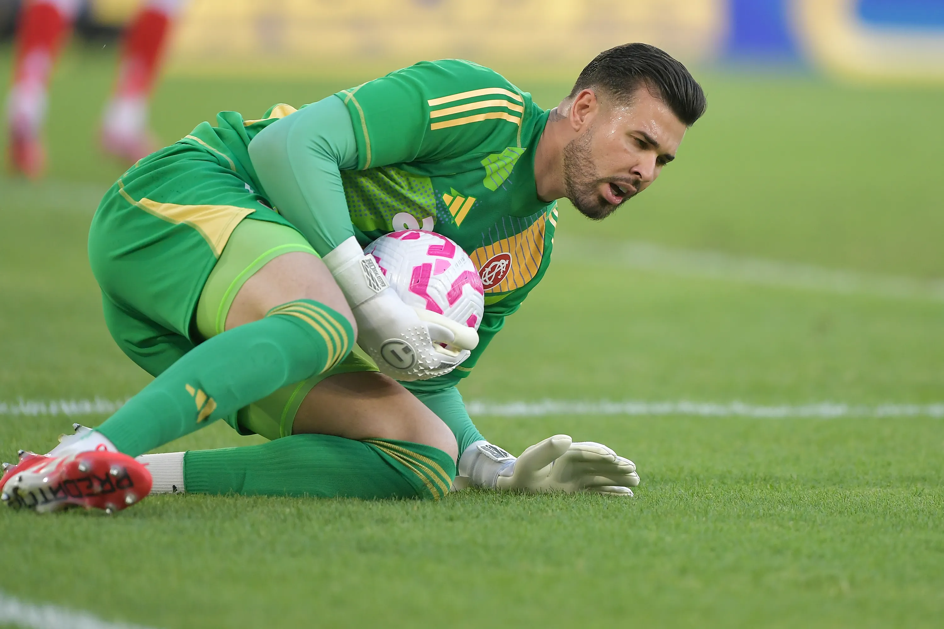 SCI liberou goleiro Ivan em janeiro após problemas extracampo, diz setorista – Foto: Thiago Ribeiro/AGIF