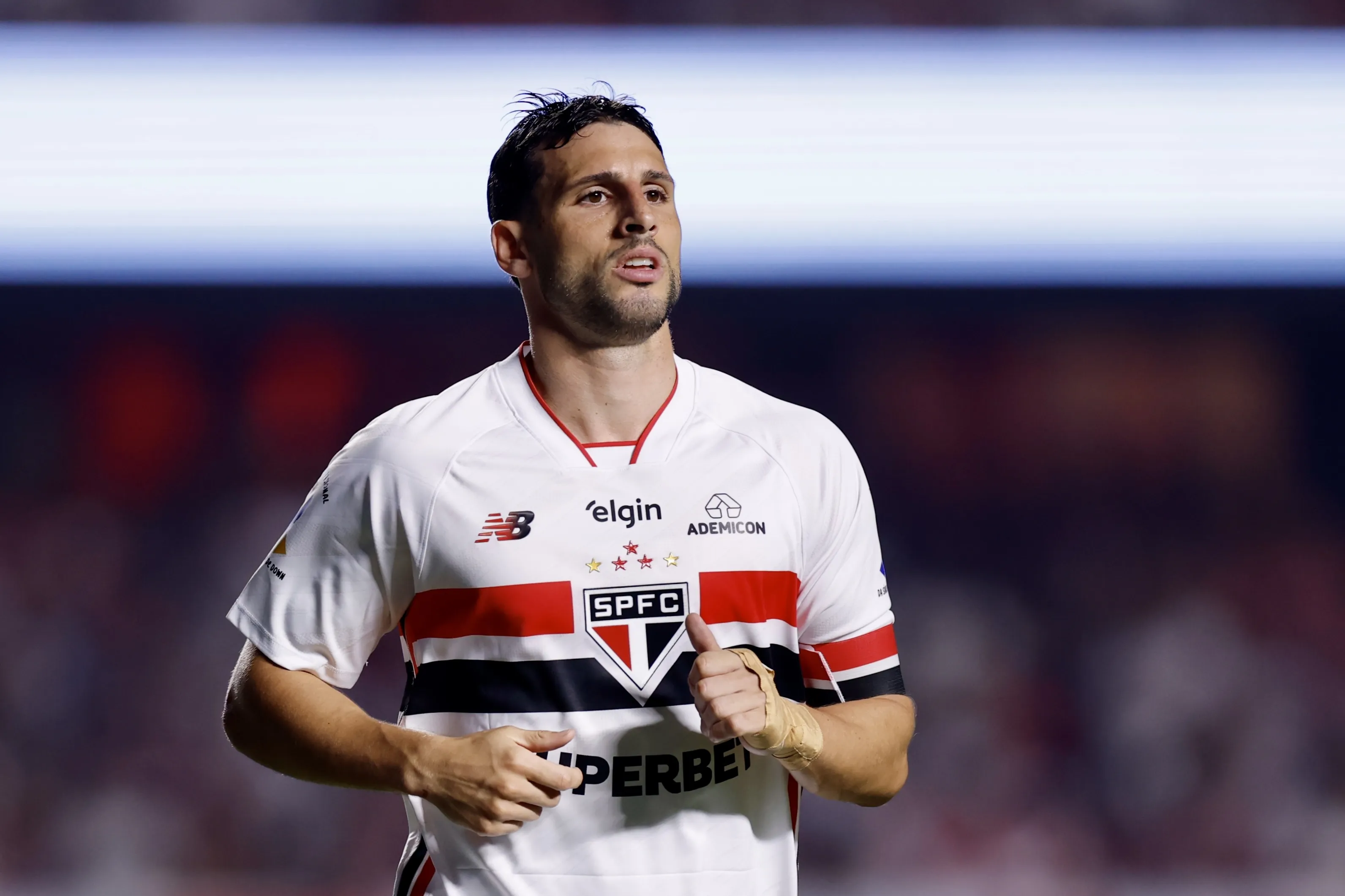 New Balance e São Paulo têm negociações avançadas para renovação do contrato até 2032 – Foto: Marcello Zambrana/AGIF