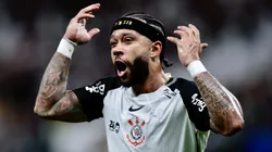 Memphis Depay tem muito dinheiro a receber do Corinthians.