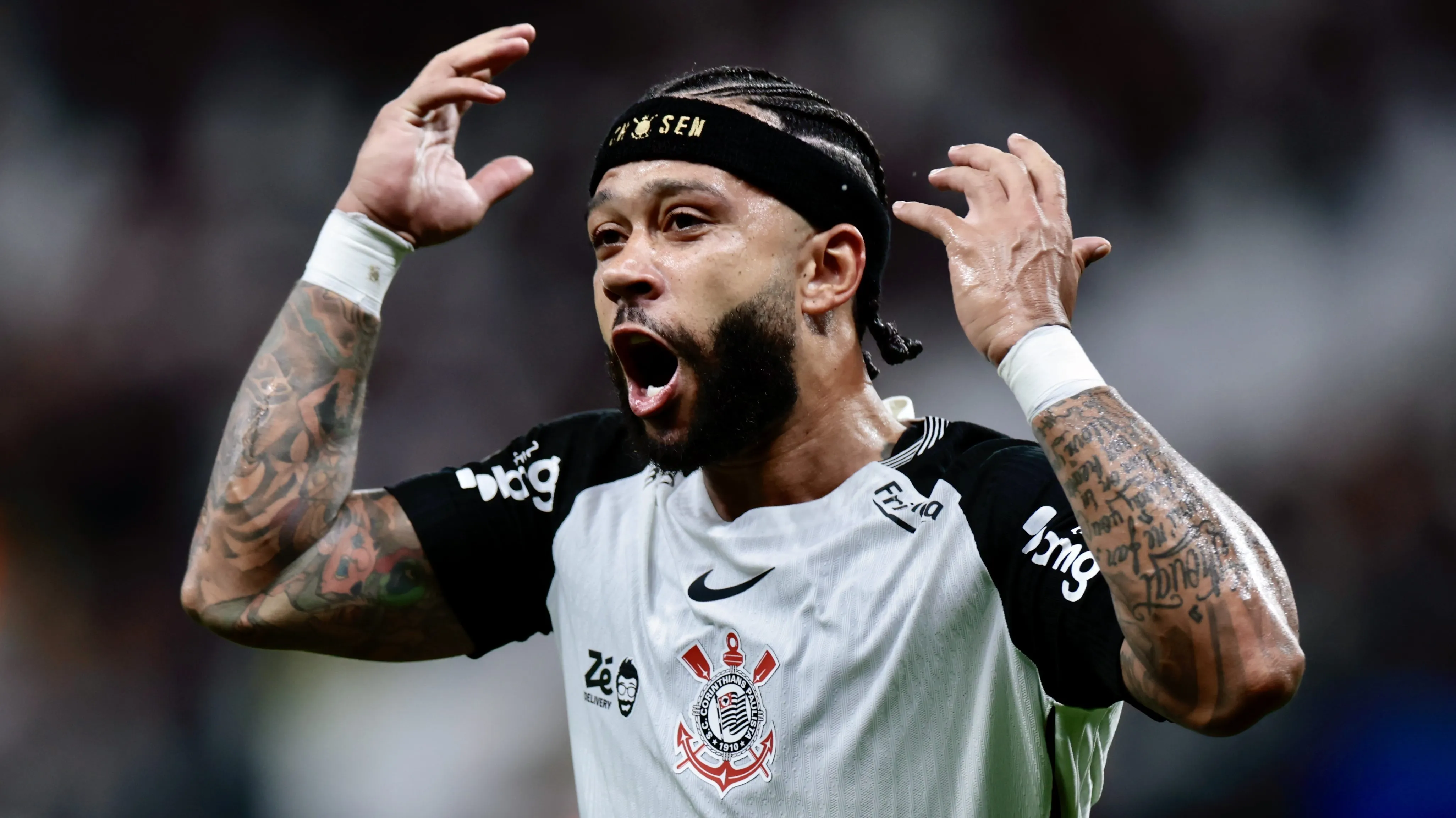 Memphis Depay tem muito dinheiro a receber do Corinthians -Foto: Marcello Zambrana/AGIF.