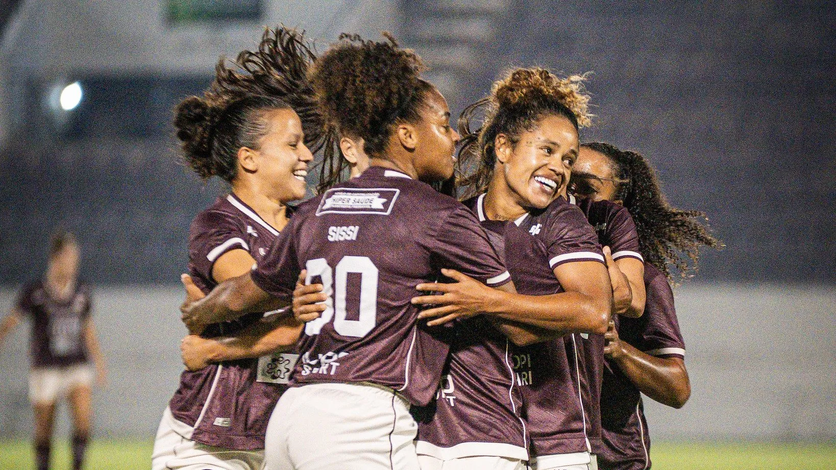 Jogadoras da Ferroviária em campo contra o Cruzeiro pelo Brasileiro Feminino