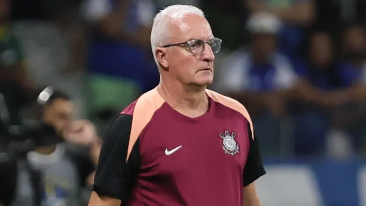 Dorival Júnior vem pressionado pelos últimos resultados no Corinthians
