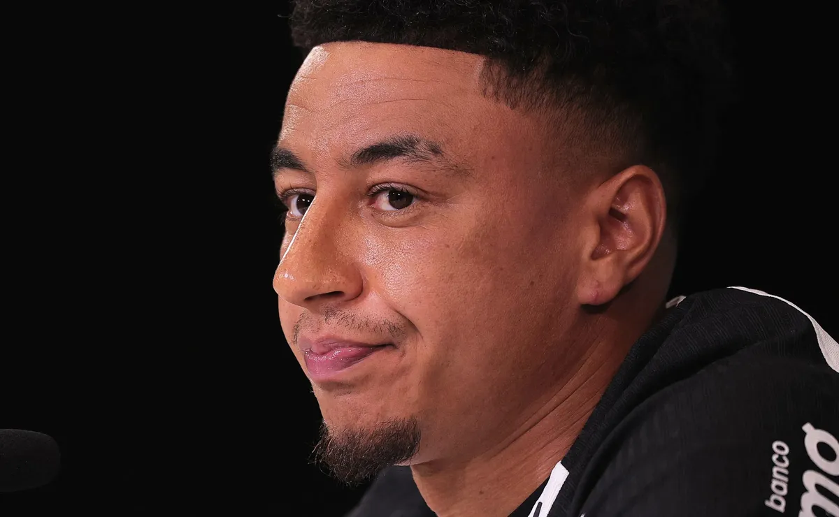 Jesse Lingard é criticado por ex-companheiro Louis Saha pela decisão de jogar no Corinthians