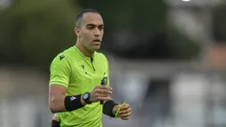 O árbitro Davi De Oliveira Lacerda. Foto: Thiago Ribeiro/AGIF