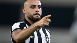 Arthur Cabral marcou um golaço em vitória do Botafogo.