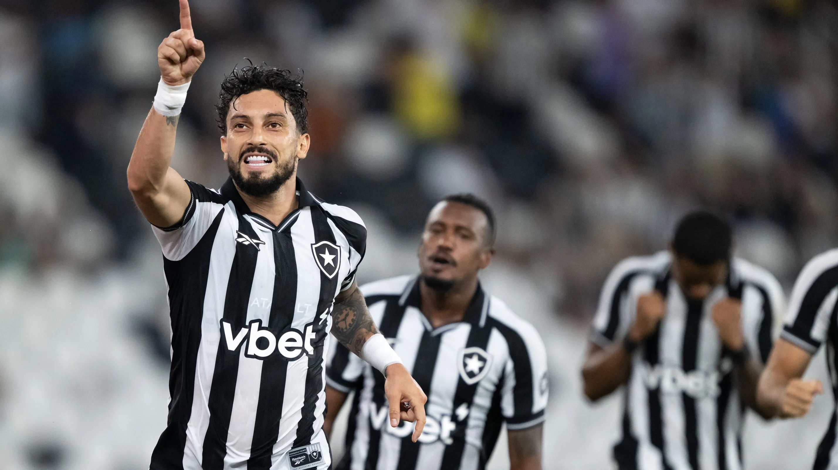 Alex Telles. Foto: Jorge Rodrigues/AGIF