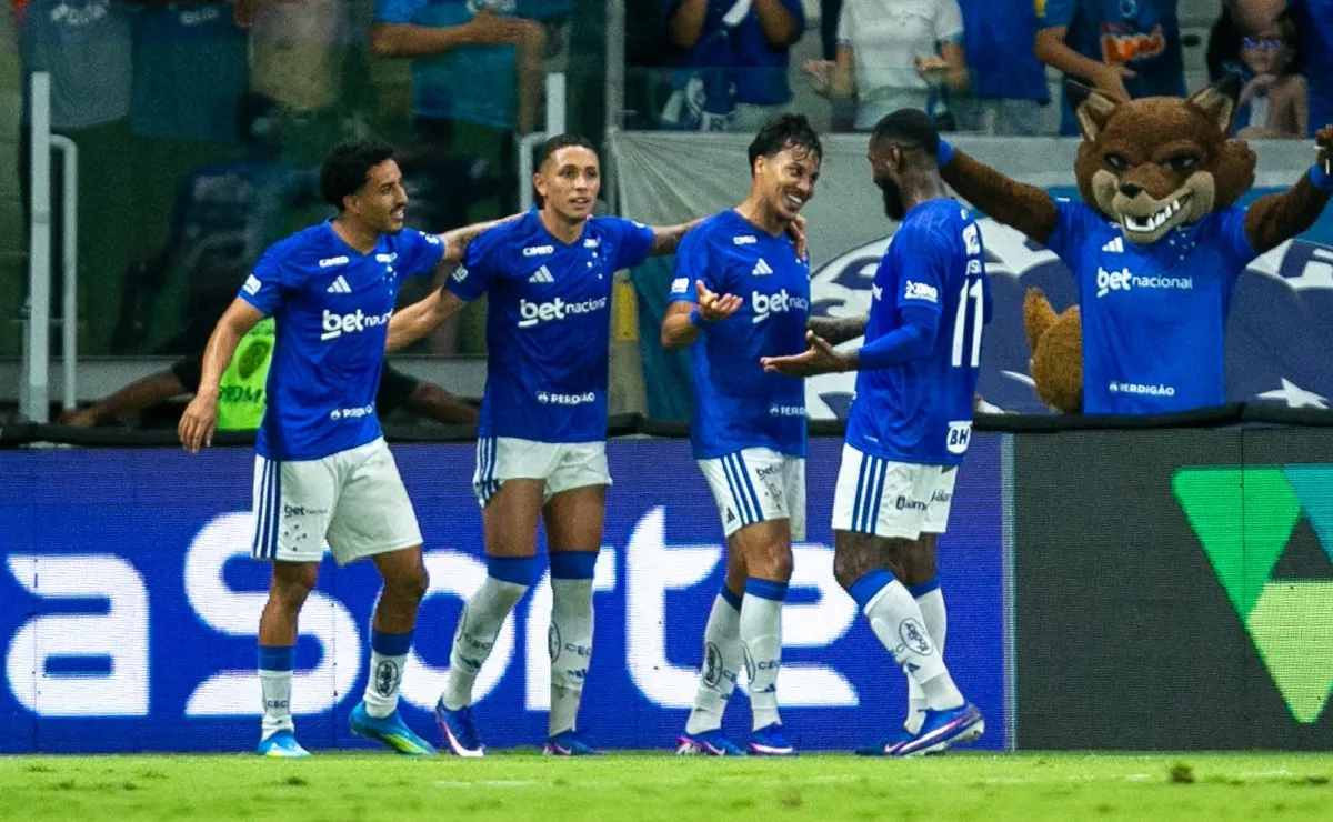 Cruzeiro pressiona desde o início e vence o Vitória por 3 a 0 no Campeonato Brasileiro