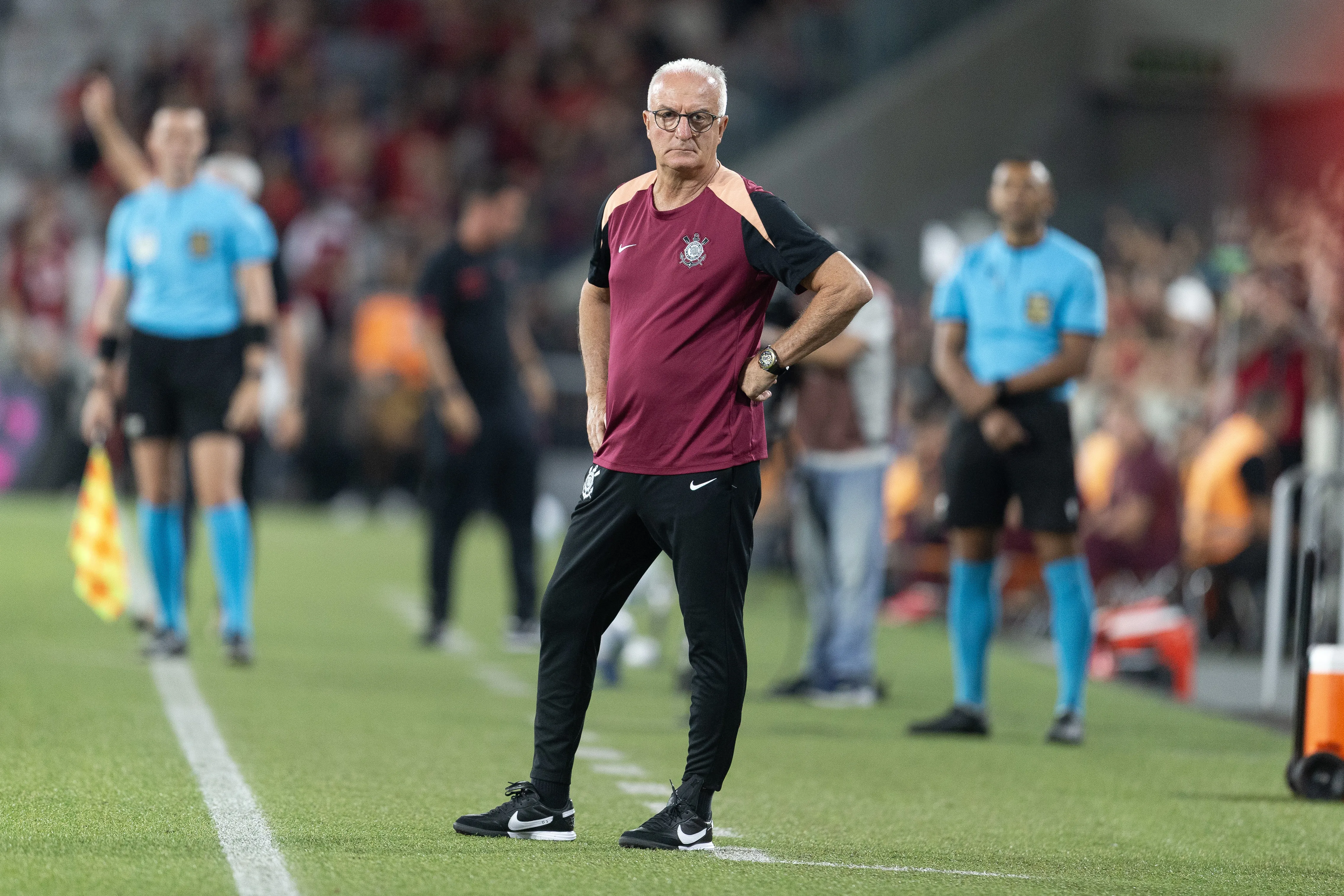 Dorival Junior tecnico do Corinthians durante partida contra o Athletico-PR no estadio Arena da Baixada pelo campeonato Brasileiro A 2026. Foto: Hedeson Alves/AGIF