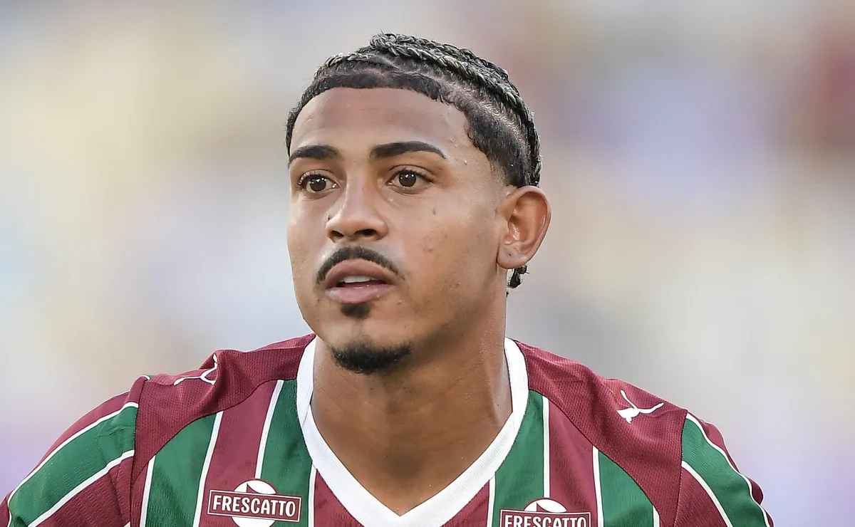 Fluminense vence com show de John Kennedy e polêmica expulsão de Allan, do Corinthians