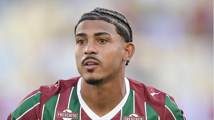 John Kennedy jogador do Fluminense durante partida contra o Athletico-PR no estadio Maracana pelo campeonato Brasileiro A 2026. Foto: Thiago Ribeiro/AGIF