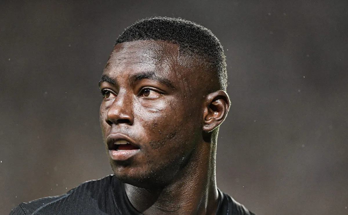 Hinestroza ainda tem dificuldade para se adaptar ao Vasco e recebe ajuda em São Januário