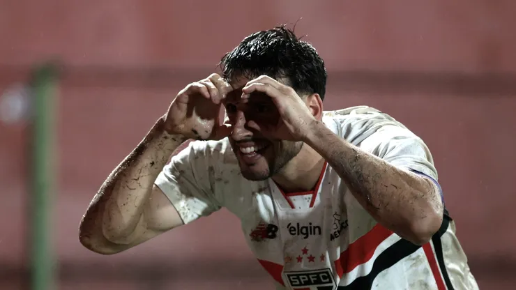 Calleri chegou aos 10 gols na temporada. Foto: Marcello Zambrana/AGIF