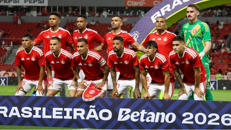 Time titular do Inter diante do Tricolor do Morumbi