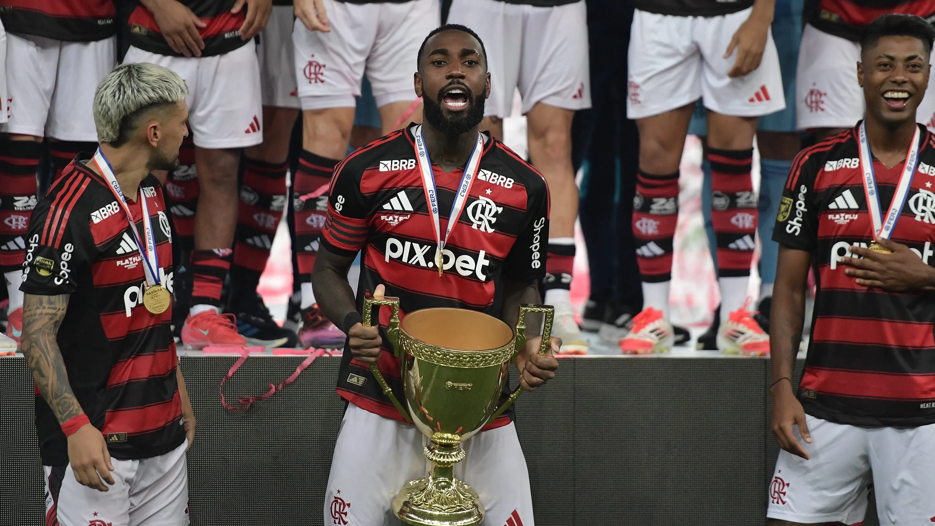 Gerson emplihou títulos pelo Mengão, mas hoje faz acusações pesadas ao Mais Qeurido – Foto: Thiago Ribeiro/AGIF