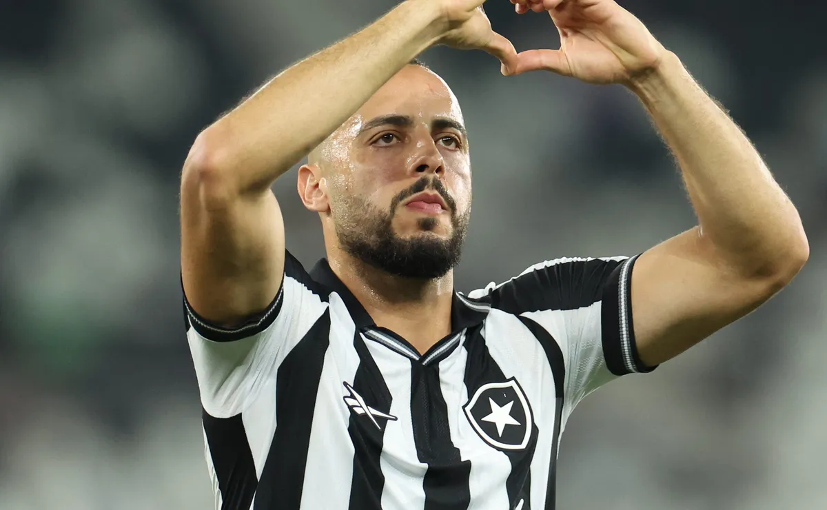 Arthur Cabral desabafa após golaço no Botafogo e reage a vaias da torcida: “Faz o que quiser”