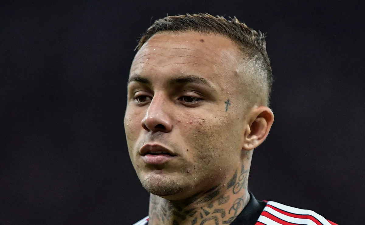 Grêmio descarta volta de Everton Cebolinha no momento e vê ataque já completo