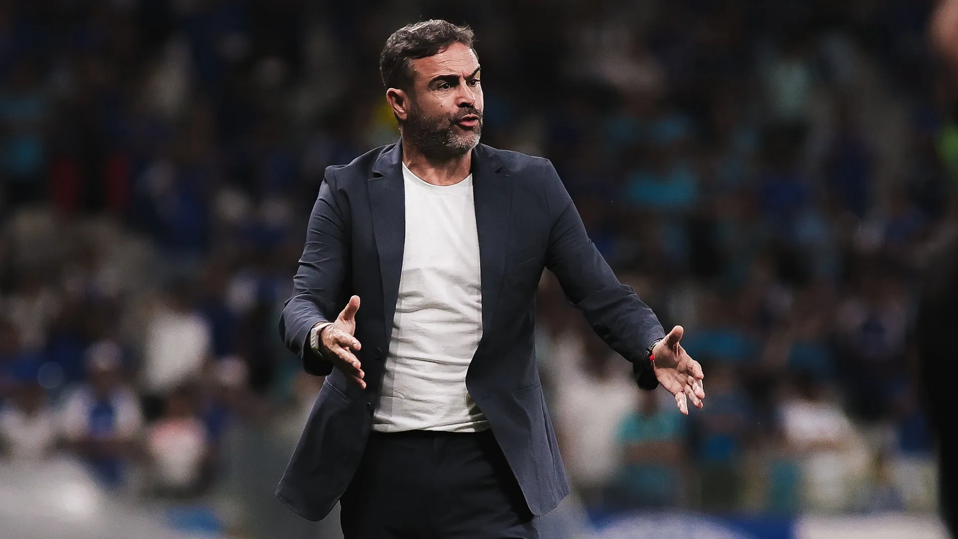 Artur Jorge estreou com vitória no Cruzeiro – Foto: Gustavo Martins/Cruzeiro