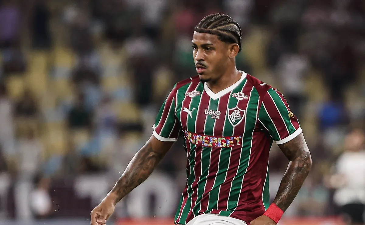 John Kennedy completa 150 jogos pelo Fluminense e comemora com gol sobre o Corinthians no Maracanã