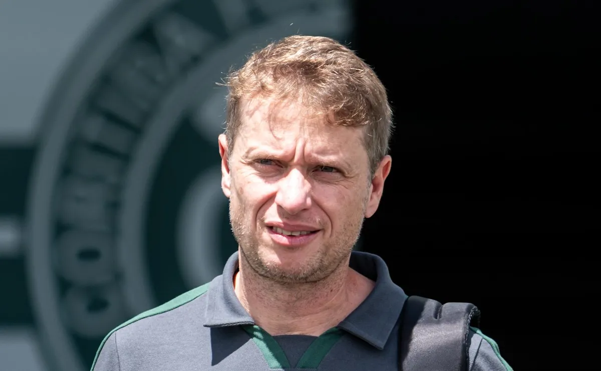 Fernando Seabra critica arbitragem após Coritiba x Vasco e revela insatisfação com postura dos cariocas