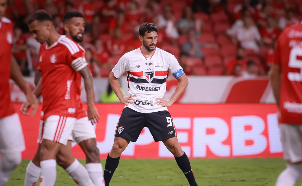 Roger Machado e Rui Costa podem ser demitidos caso o São Paulo não apresente evolução