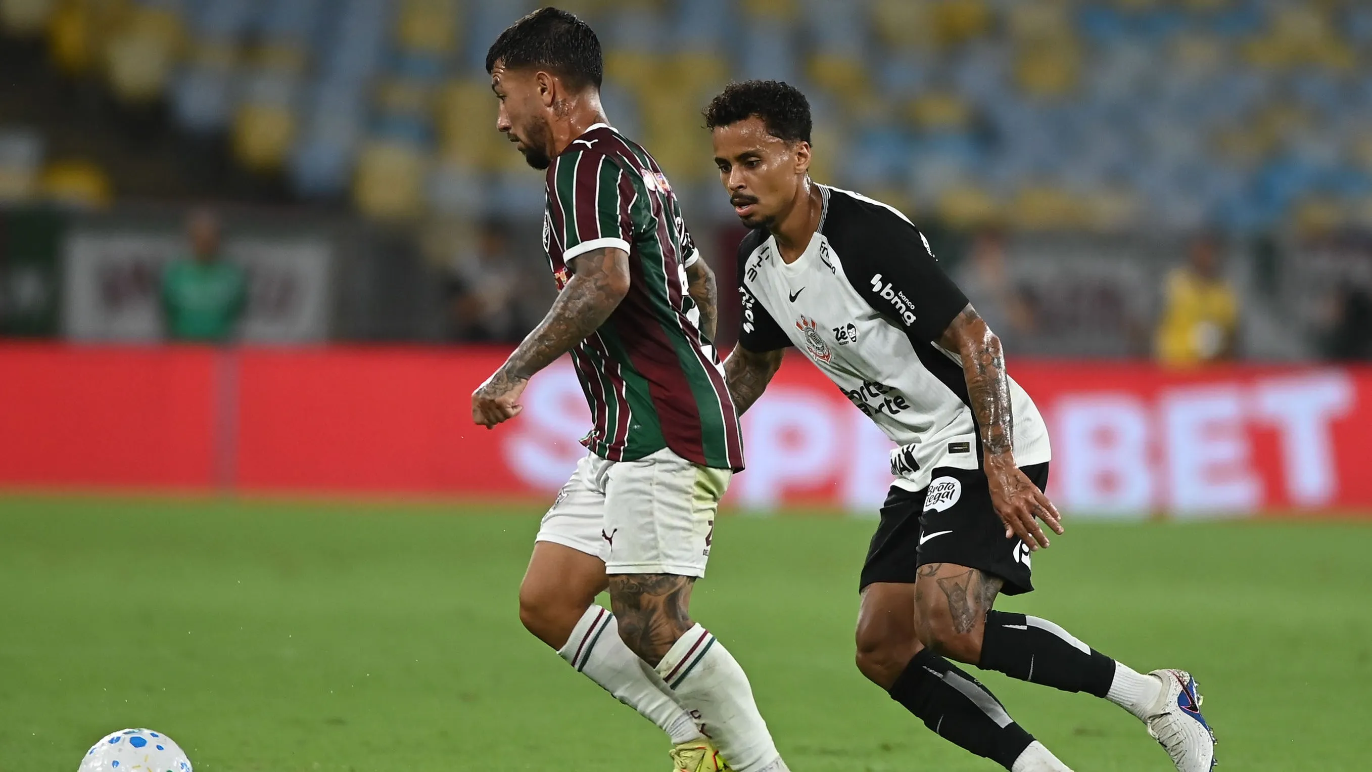 Allan foi expulso por gesto obsceno - Foto: Jayson Braga/AGIF.