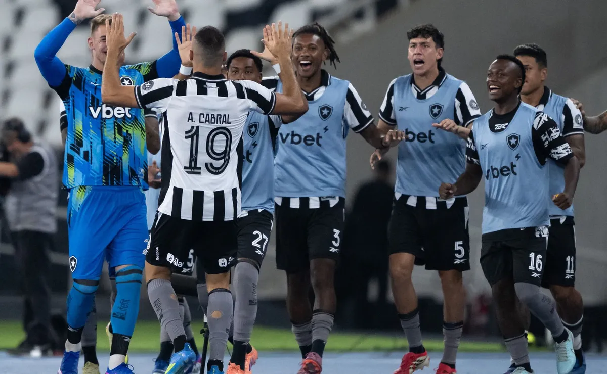 Arthur Cabral encerra jejum, decide jogo e muda cenário do Botafogo no Brasileirão