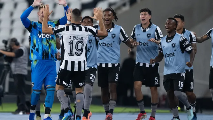 Arthur Cabral encerra jejum, decide jogo e muda cenário do Botafogo no Brasileirão — Foto Jorge RodriguesAGIF
