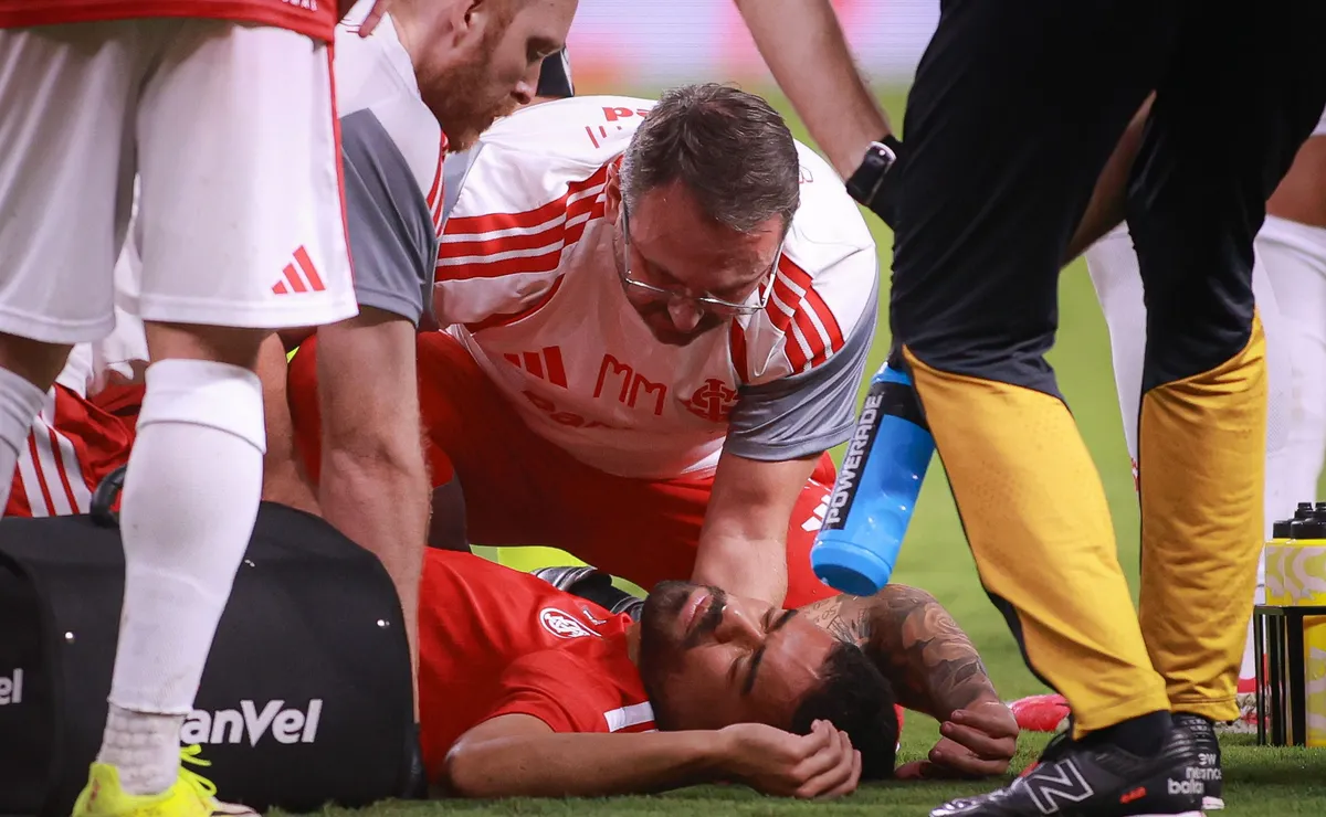 Internacional atualiza situação de Bruno Tabata após forte choque durante partida: “A tomografia não apresentou alterações”