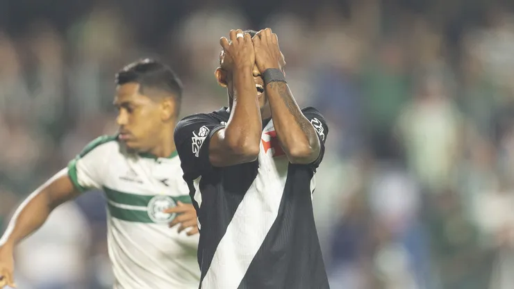 Vasco mantém invencibilidade com Renato, mas defesa volta a preocupar — Foto Hedeson AlvesAGIF