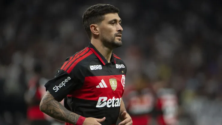 Arrascaeta fica a um jogo de recorde histórico e pode liderar ranking do Flamengo — Foto Anderson RomãoAGIF