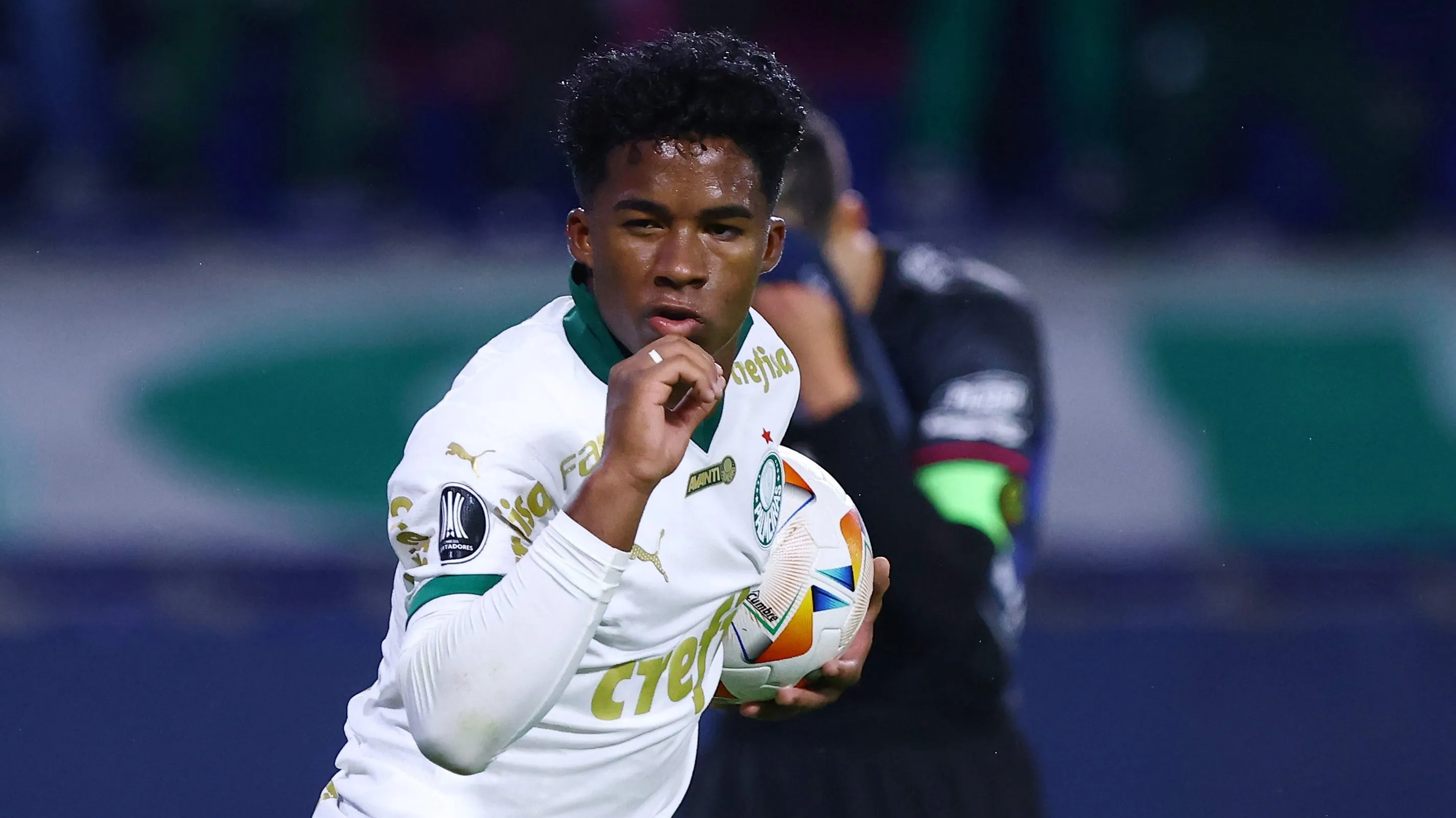 Endrick jogou pelo Palmeiras no profissional de 2022 a 2024 e marcou seu nome na história alviverde – Foto: Franklin Jacome/Getty Images