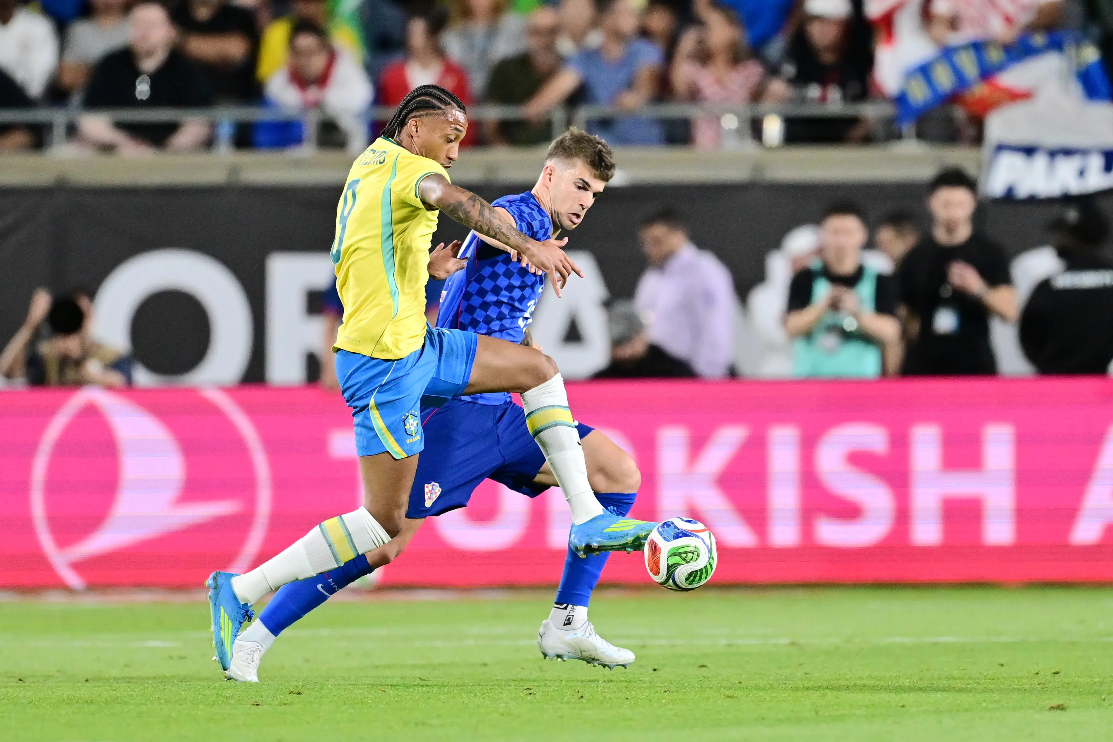 ORLANDO, FLORIDA – MARCH 31: Joao Pedro of Brazil and Luka Vuskovic of Croatia battle for possession during the international friendly match between Brazil and Croatia at Camping World Stadium on March 31, 2026 in Orlando, Florida. (Photo by Julio Aguilar/Getty Images)