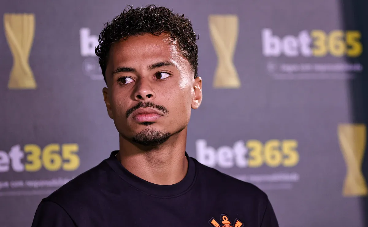 Allan toma atitude imediata e faz post após expulsão por gesto obsceno em Fluminense x Corinthians