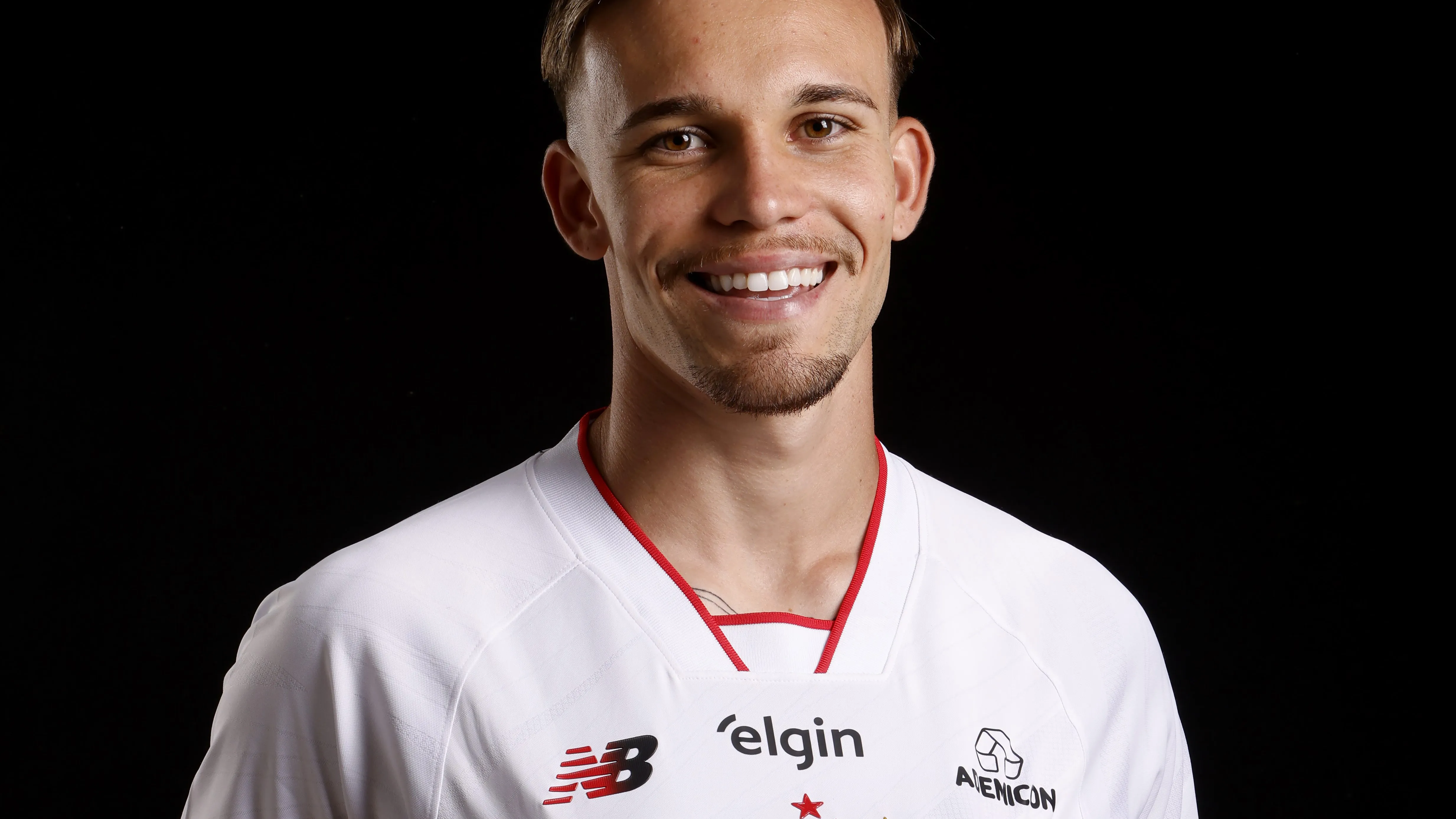 Volante renova até 2029 – Foto: Rubens Chiri/São Paulo FC