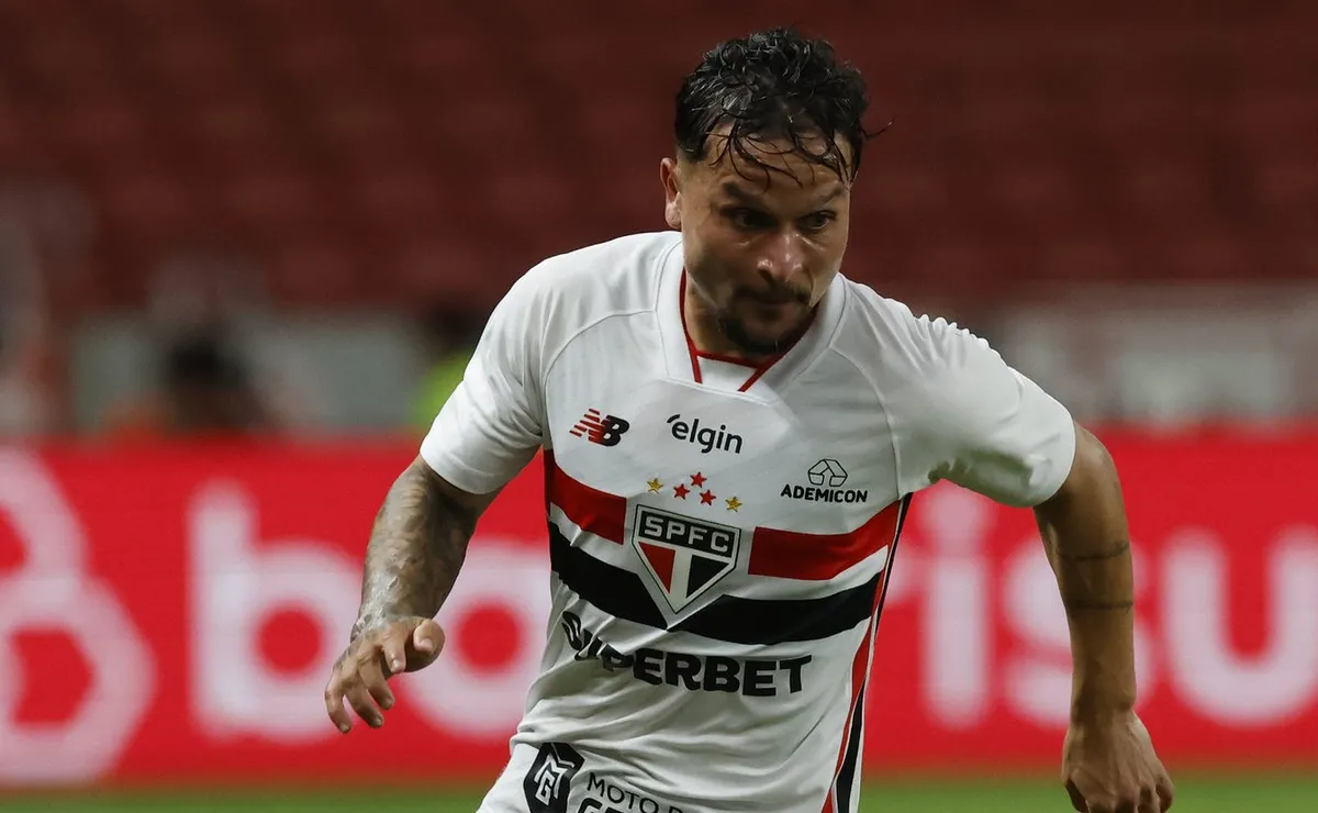 Artur estreia pelo São Paulo no duelo contra o Internacional pelo Brasileirão e registra números consistentes