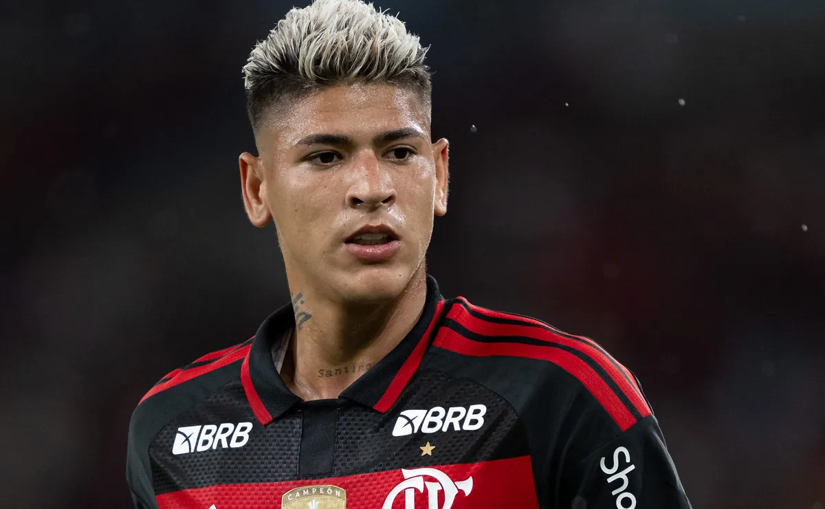 Carrascal é suspenso por quatro jogos, mas está liberado para atuar pelo Flamengo